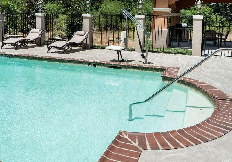 هتل Comfort Suites Oil Center