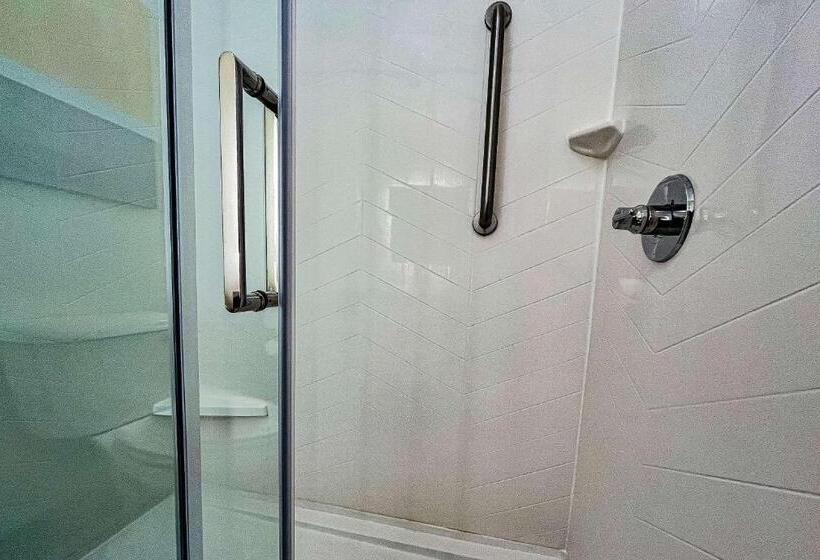 هتل Comfort Suites Oil Center