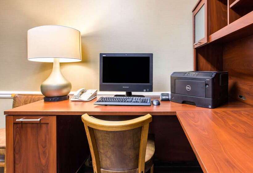 هتل Comfort Suites Wilmington Near Downtown