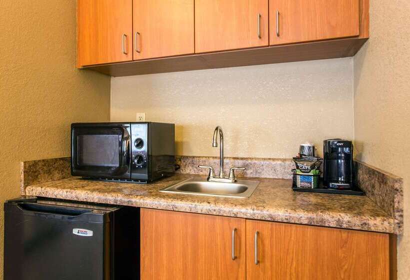 فندق Comfort Suites Wilmington Near Downtown
