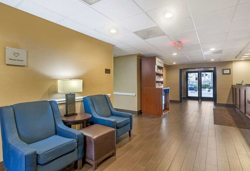 هتل Comfort Suites Wilmington Near Downtown