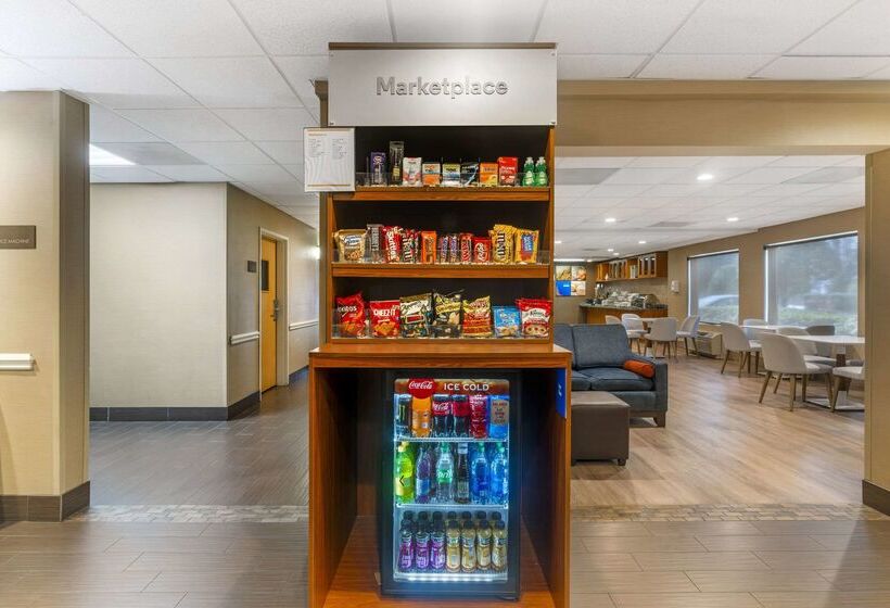 فندق Comfort Suites Wilmington Near Downtown