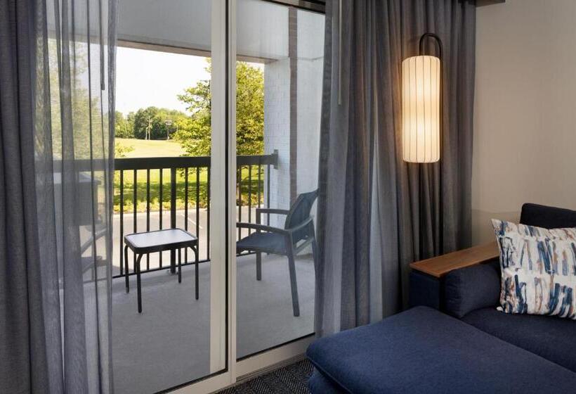 هتل Courtyard Edison Woodbridge