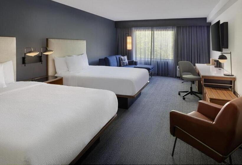 فندق Courtyard Edison Woodbridge