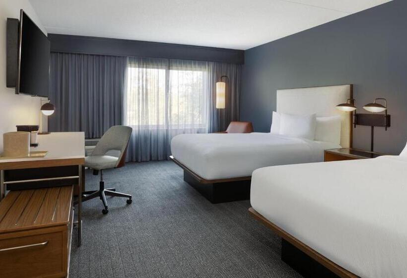 فندق Courtyard Edison Woodbridge