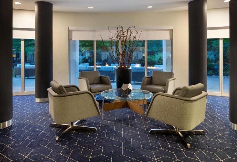 هتل Courtyard Edison Woodbridge