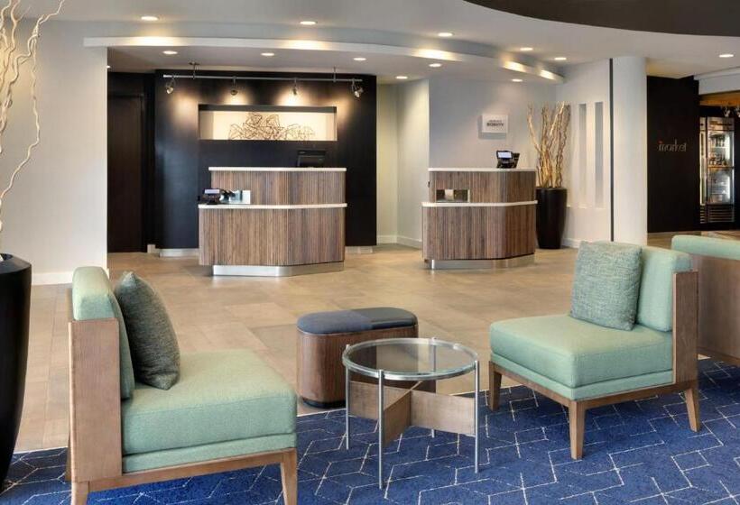 فندق Courtyard Edison Woodbridge