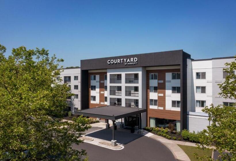 فندق Courtyard Edison Woodbridge