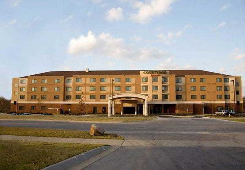 فندق Courtyard By Marriott Fayetteville