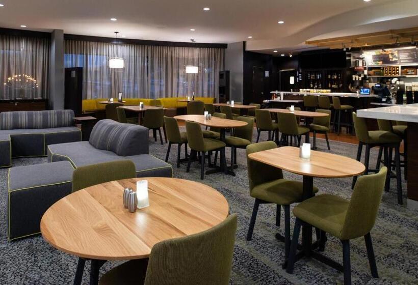 هتل Courtyard High Point