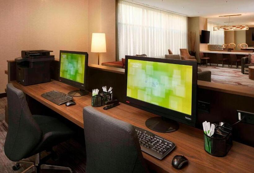 בית מלון כפרי Courtyard Indianapolis Downtown