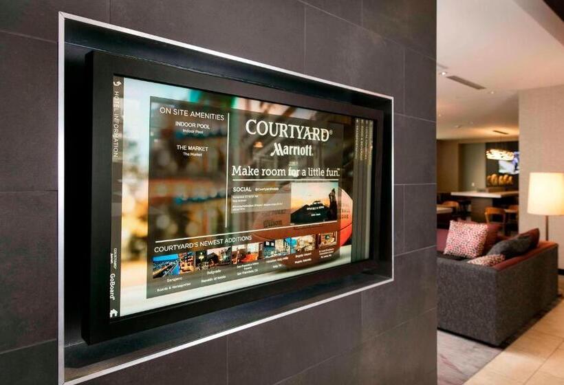 בית מלון כפרי Courtyard Indianapolis Downtown