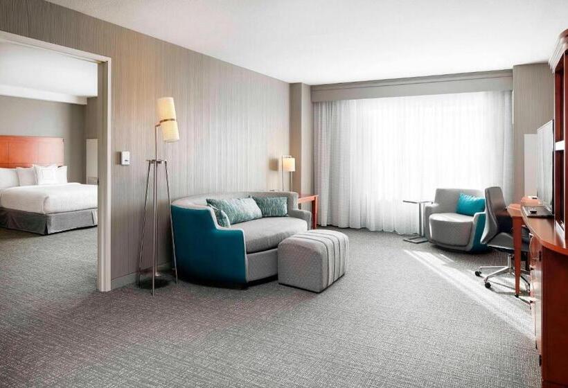 בית מלון כפרי Courtyard Indianapolis Downtown