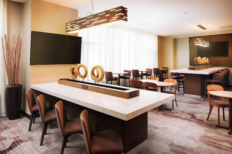 בית מלון כפרי Courtyard Indianapolis Downtown