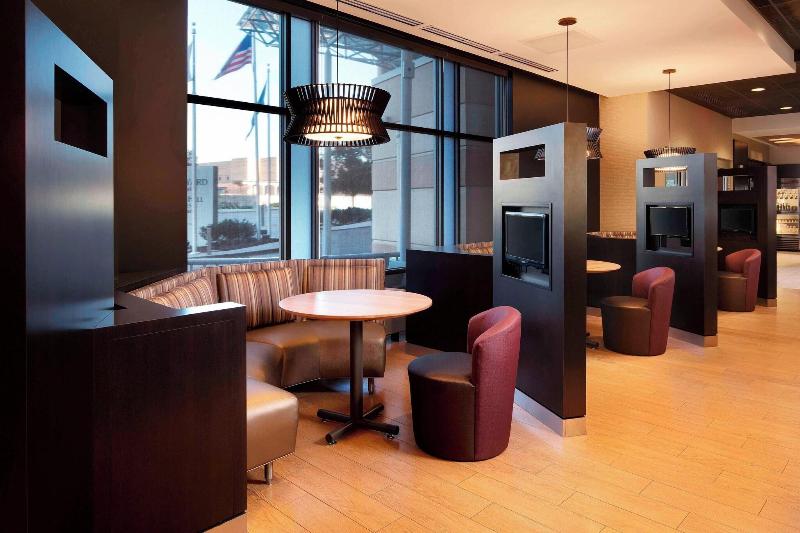 בית מלון כפרי Courtyard Indianapolis Downtown