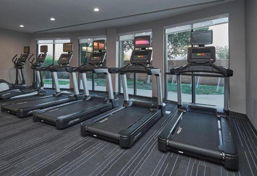 Отель Courtyard Medford Airport