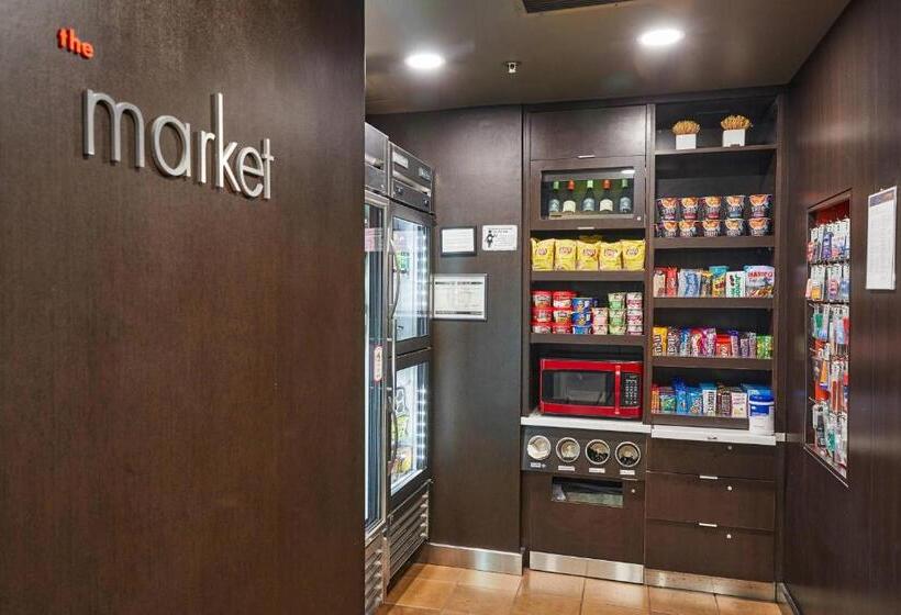 Отель Courtyard Medford Airport