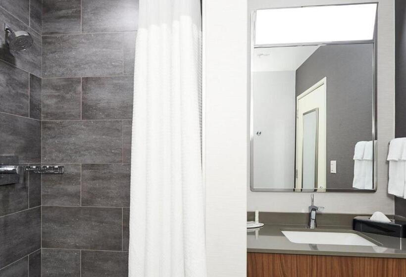 Отель Courtyard Medford Airport