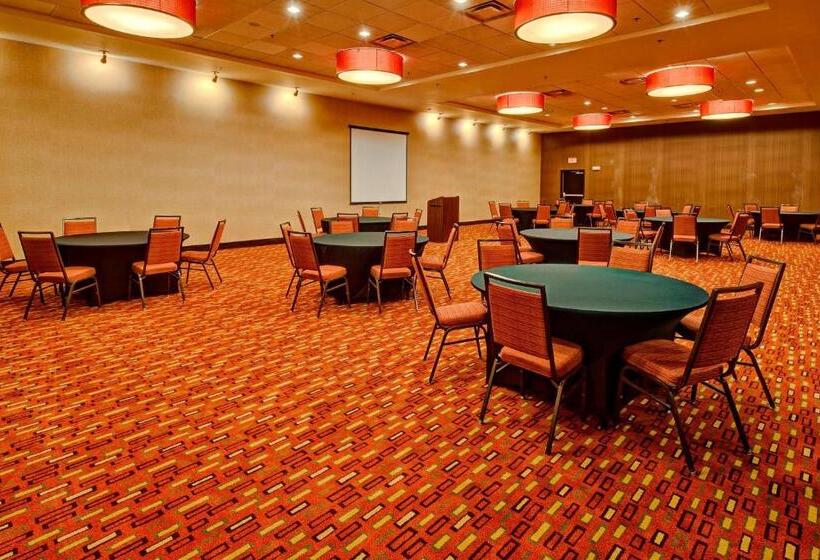 Отель Courtyard By Marriott Midland