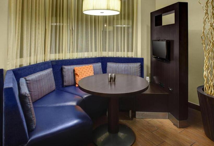 ホテル Courtyard Richmond Chester