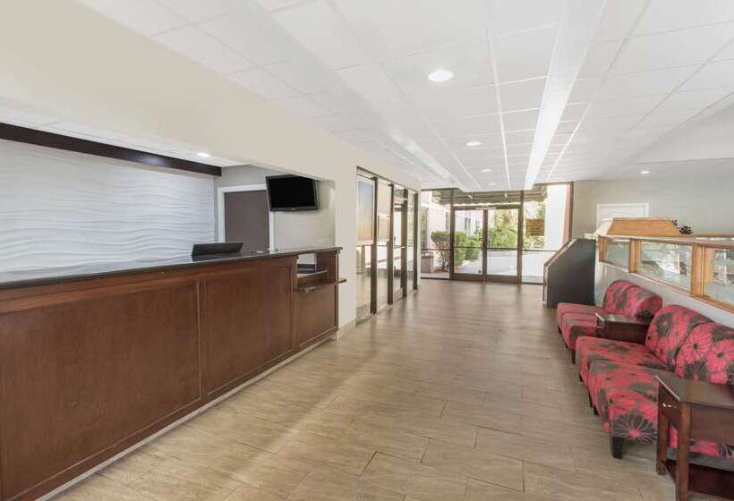 هتل La Quinta Inn & Suites By Wyndham Myrtle Beach