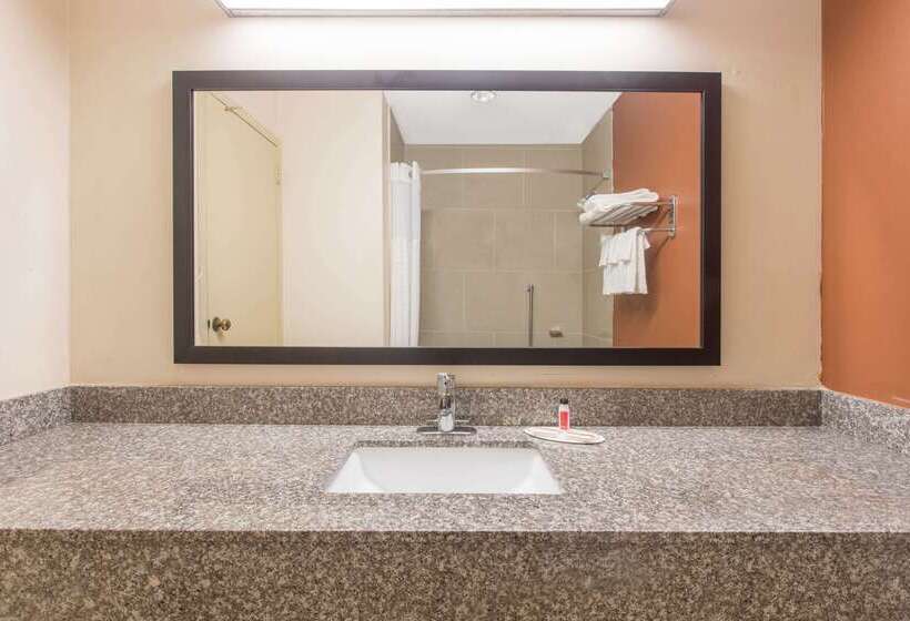 هتل La Quinta Inn & Suites By Wyndham Myrtle Beach