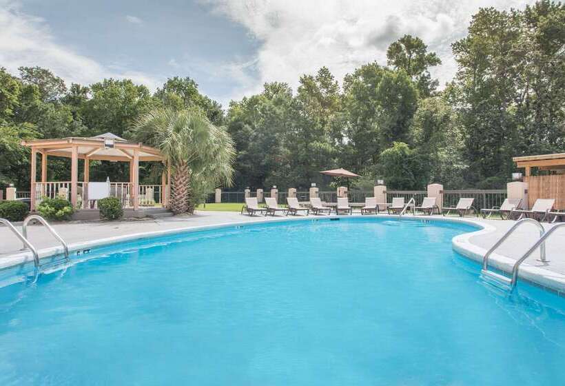 هتل La Quinta Inn & Suites By Wyndham Myrtle Beach