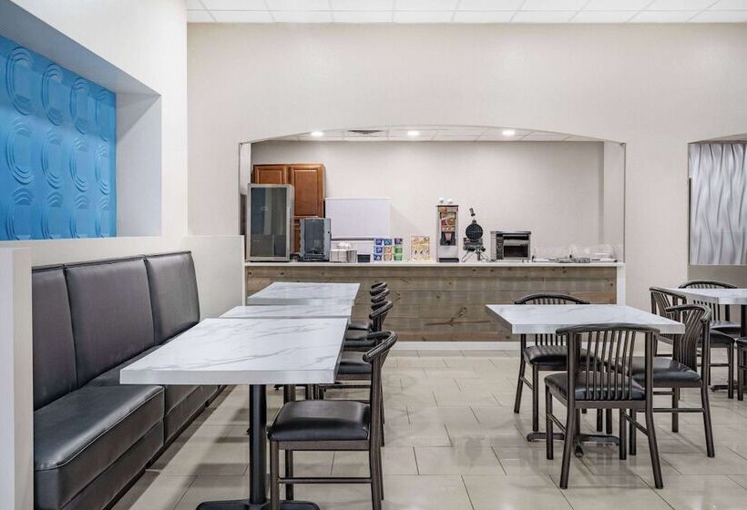 酒店 Days Inn & Suites By Wyndham Niagara Falls/buffalo