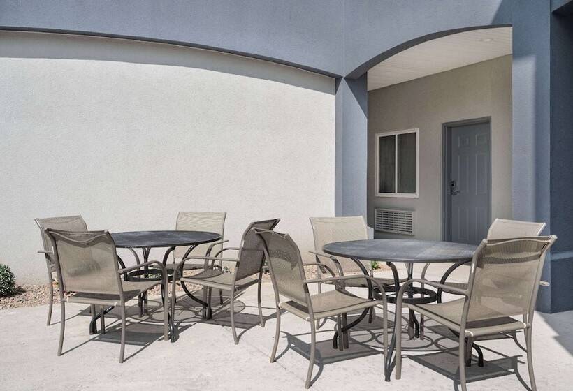 酒店 Days Inn & Suites By Wyndham Niagara Falls/buffalo