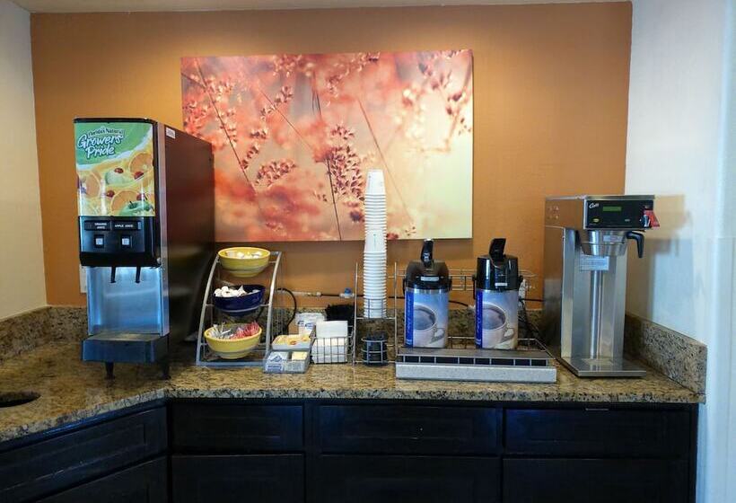 Отель Days Inn & Suites By Wyndham Tucson/marana