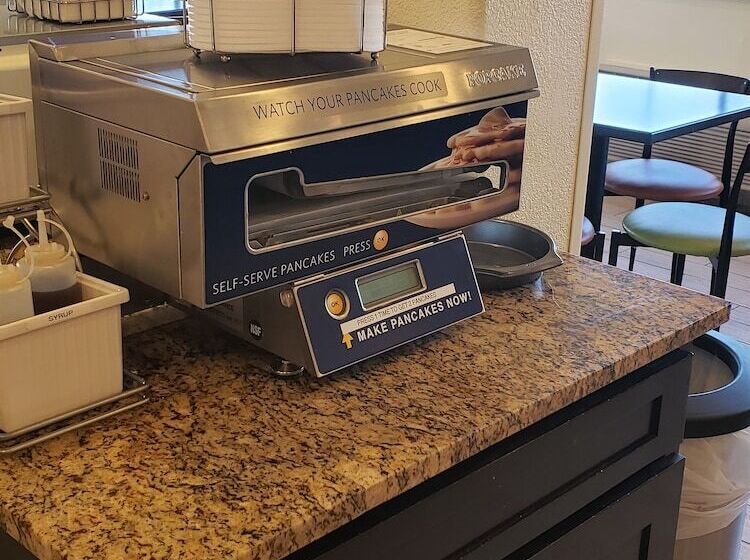 Отель Days Inn & Suites By Wyndham Tucson/marana