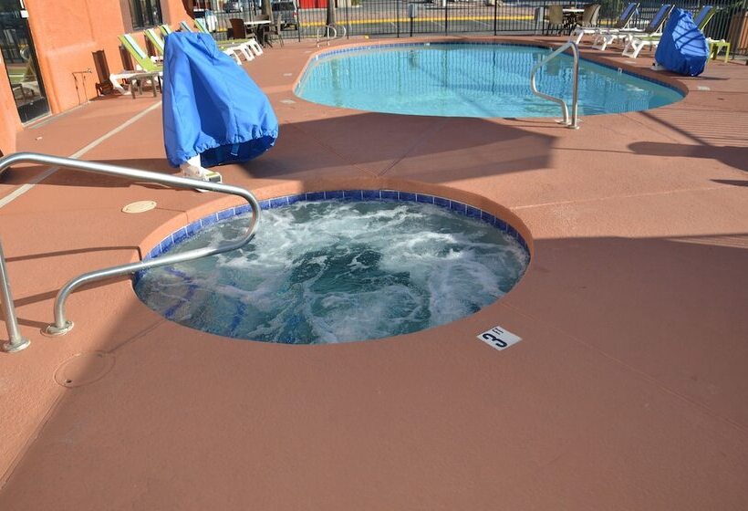 Отель Days Inn & Suites By Wyndham Tucson/marana