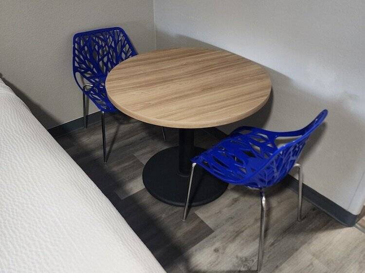 Отель Days Inn & Suites By Wyndham Tucson/marana