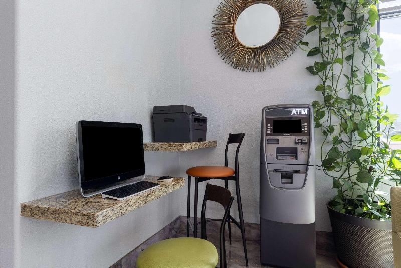 Отель Days Inn & Suites By Wyndham Tucson/marana