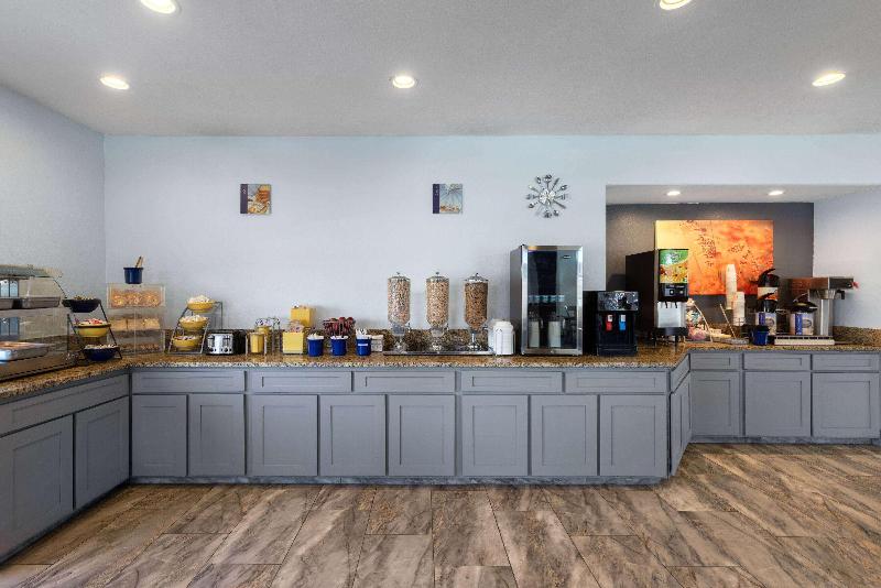 Отель Days Inn & Suites By Wyndham Tucson/marana