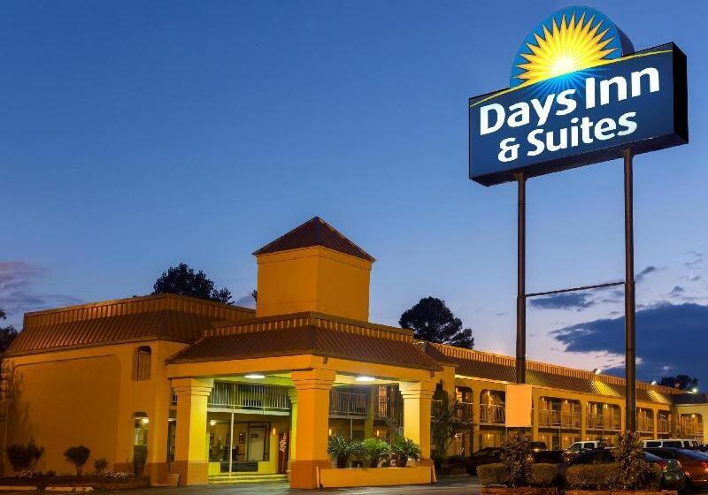 Отель Days Inn & Suites By Wyndham Vicksburg