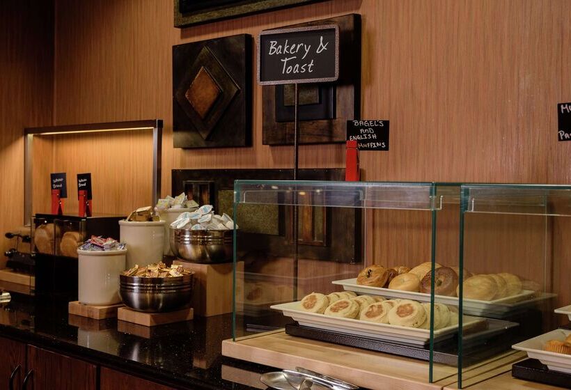 Отель Embassy Suites By Hilton Minneapolis North