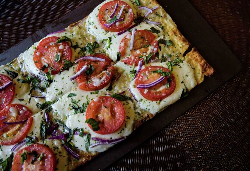 Отель Embassy Suites By Hilton Minneapolis North