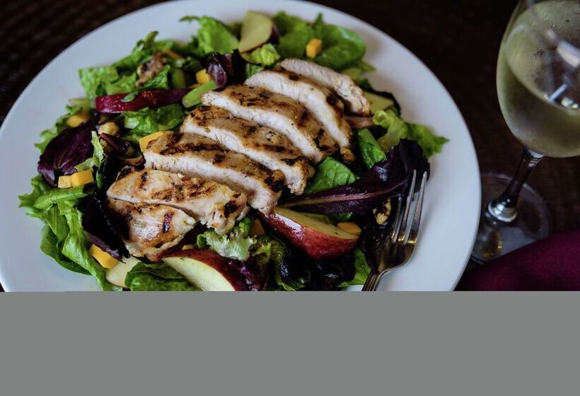 Отель Embassy Suites By Hilton Minneapolis North