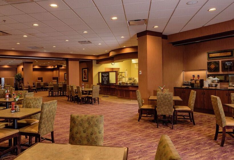 Отель Embassy Suites By Hilton Minneapolis North