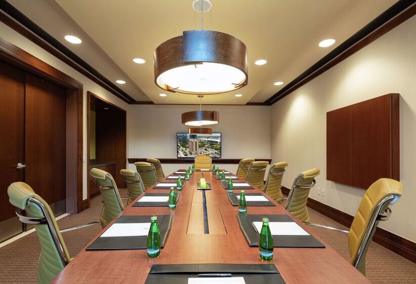 בית מלון כפרי Embassy Suites Houston Downtown