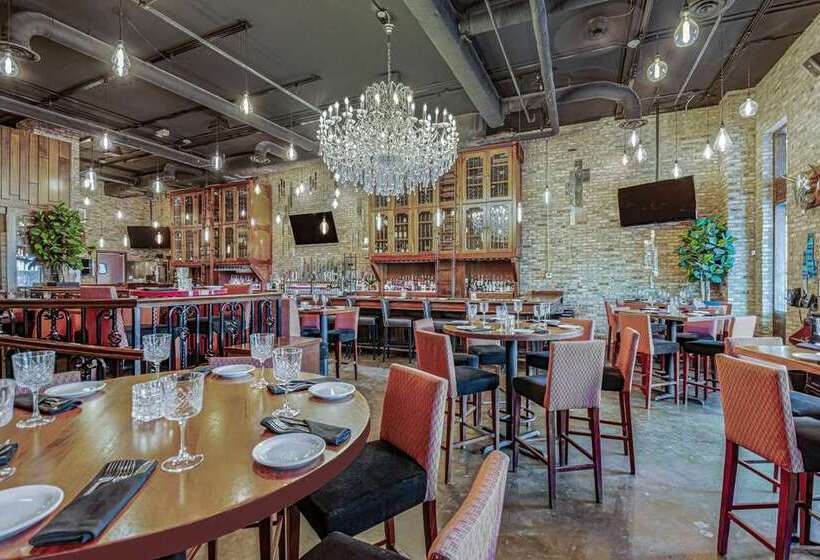 בית מלון כפרי Embassy Suites Houston Downtown