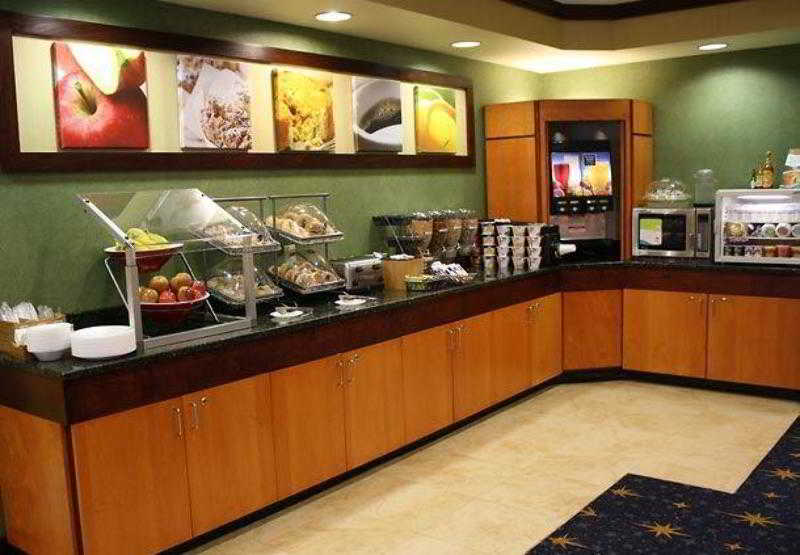 Отель Fairfield Inn & Suites Greensboro Wendover