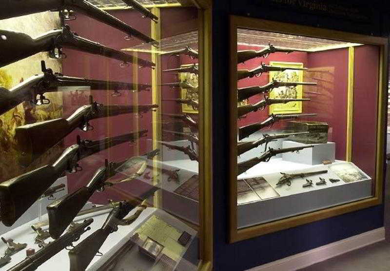 Отель Fairfield Inn & Suites Greensboro Wendover