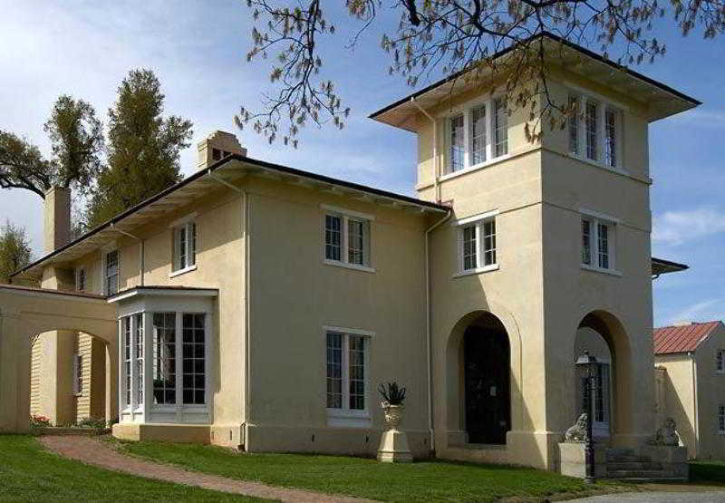 هتل Fairfield Inn & Suites Greensboro Wendover