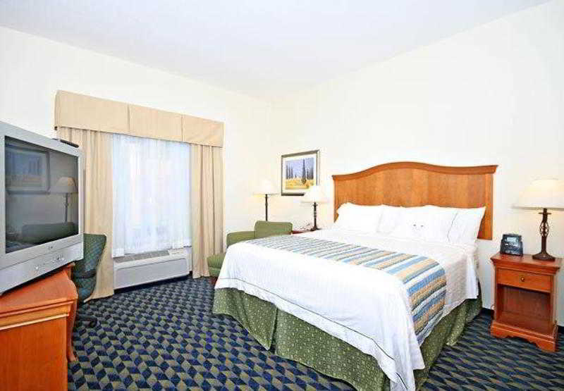 Отель Fairfield Inn & Suites Greensboro Wendover