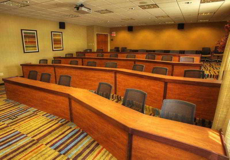 בית מלון כפרי Fairfield Inn & Suites Rapid City