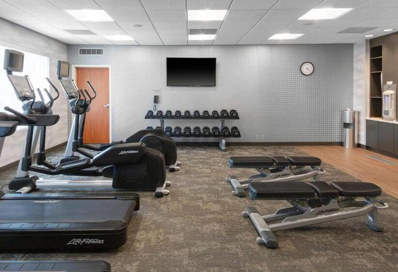 בית מלון כפרי Fairfield Inn & Suites Rapid City