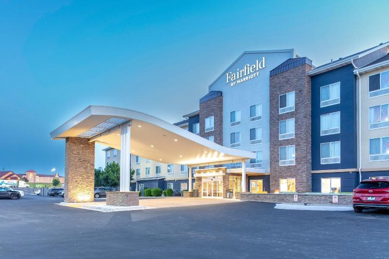 בית מלון כפרי Fairfield Inn & Suites Rapid City