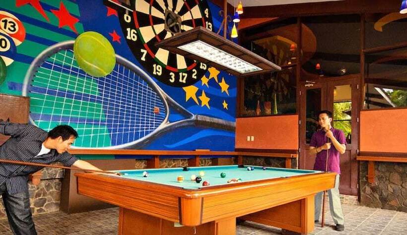 هتل Flushing Meadows Resorts & Playground